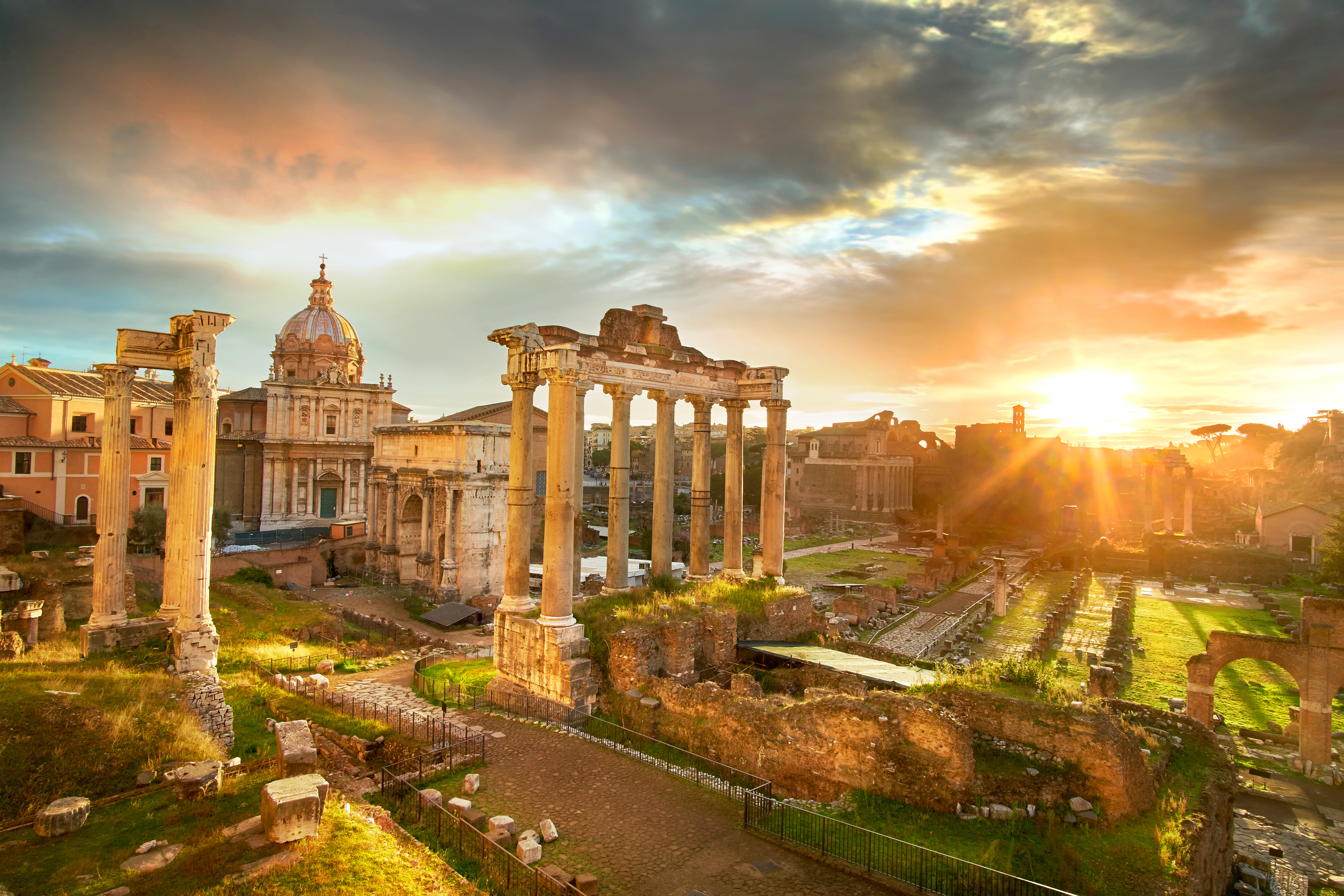 Get an early start on your tour of Rome! Experience the magical golden moment of sunrise as seen from the hills of Rome as rays of sunshine spill over glistening church domes or choose a walking tour with an early start. With both tours you'll experience Rome in a rare moment of the day when the crowds have not yet arrived. Take perfect photos and get a close of view of Rome's most famous sights.