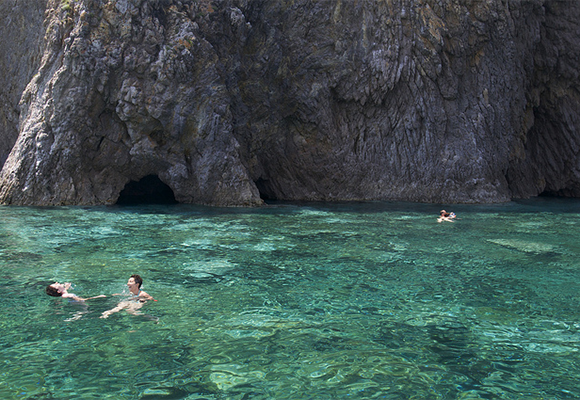 Ponza Snorkeling Day Trip from Rome
